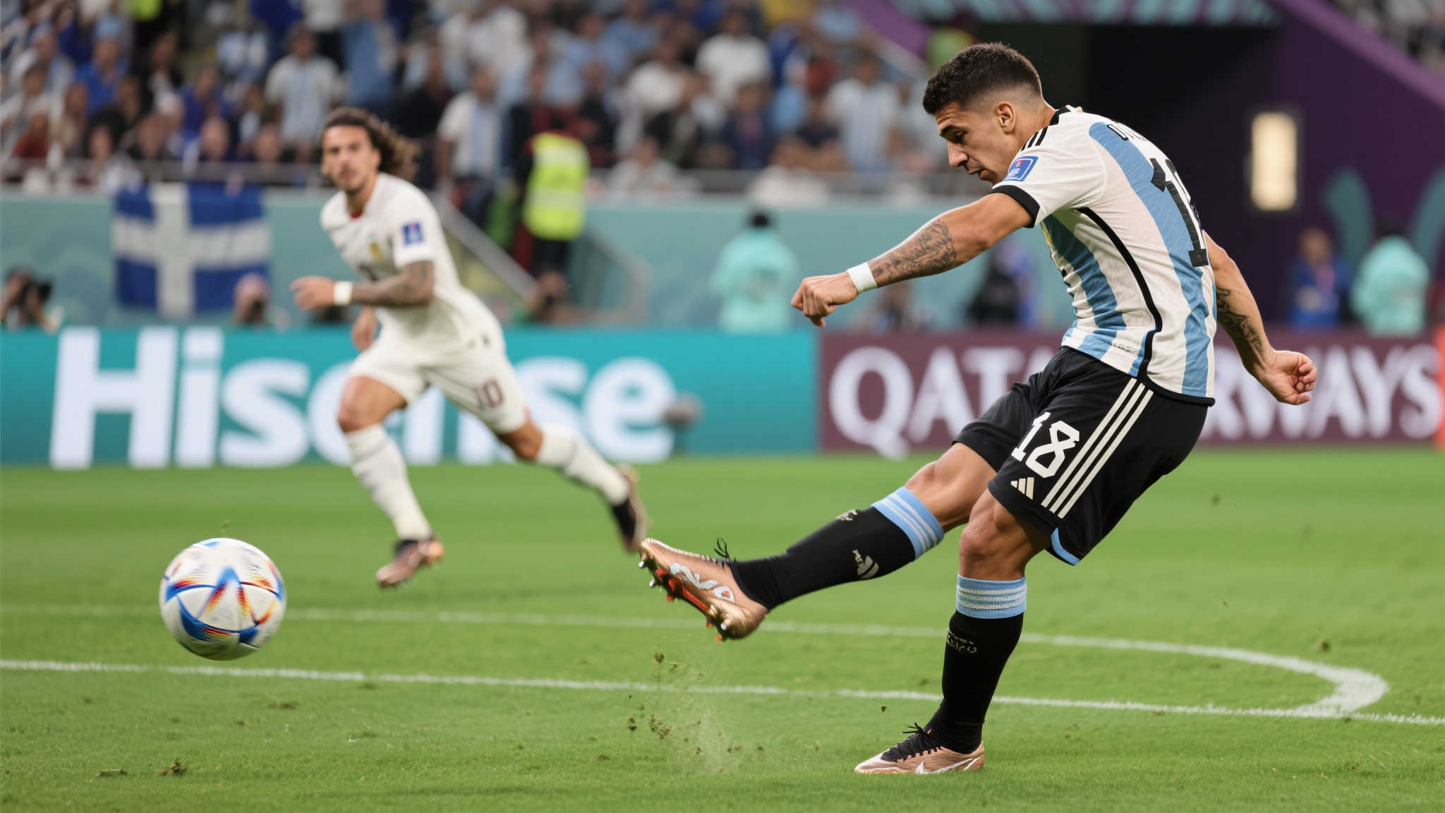 绝妙一击！球迷视角见证阿尔瓦雷斯任意球神作